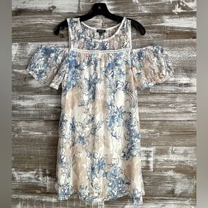 Lily Rose floral pattern lace dress with lining size small